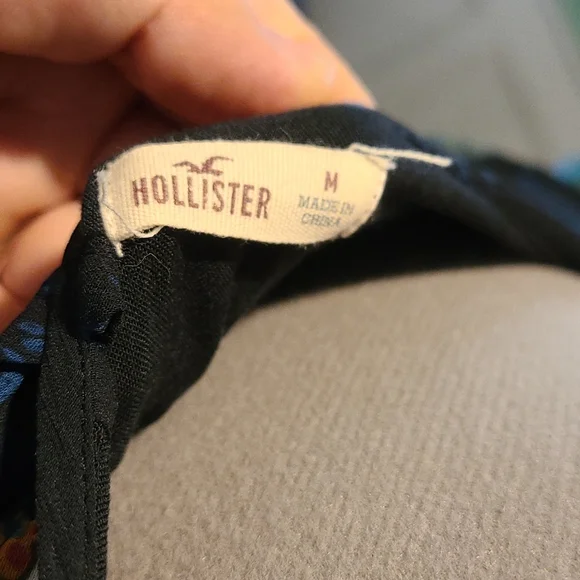 HOLLISTER MEDIUM FLORAL BLACK FALL MINI DRESS - Picture 4 of 5